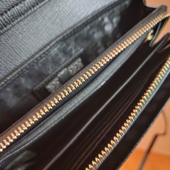 Karl Lagerfeld Paris Lourdes Mini Crossbody Wallet - Picture 11 of 13